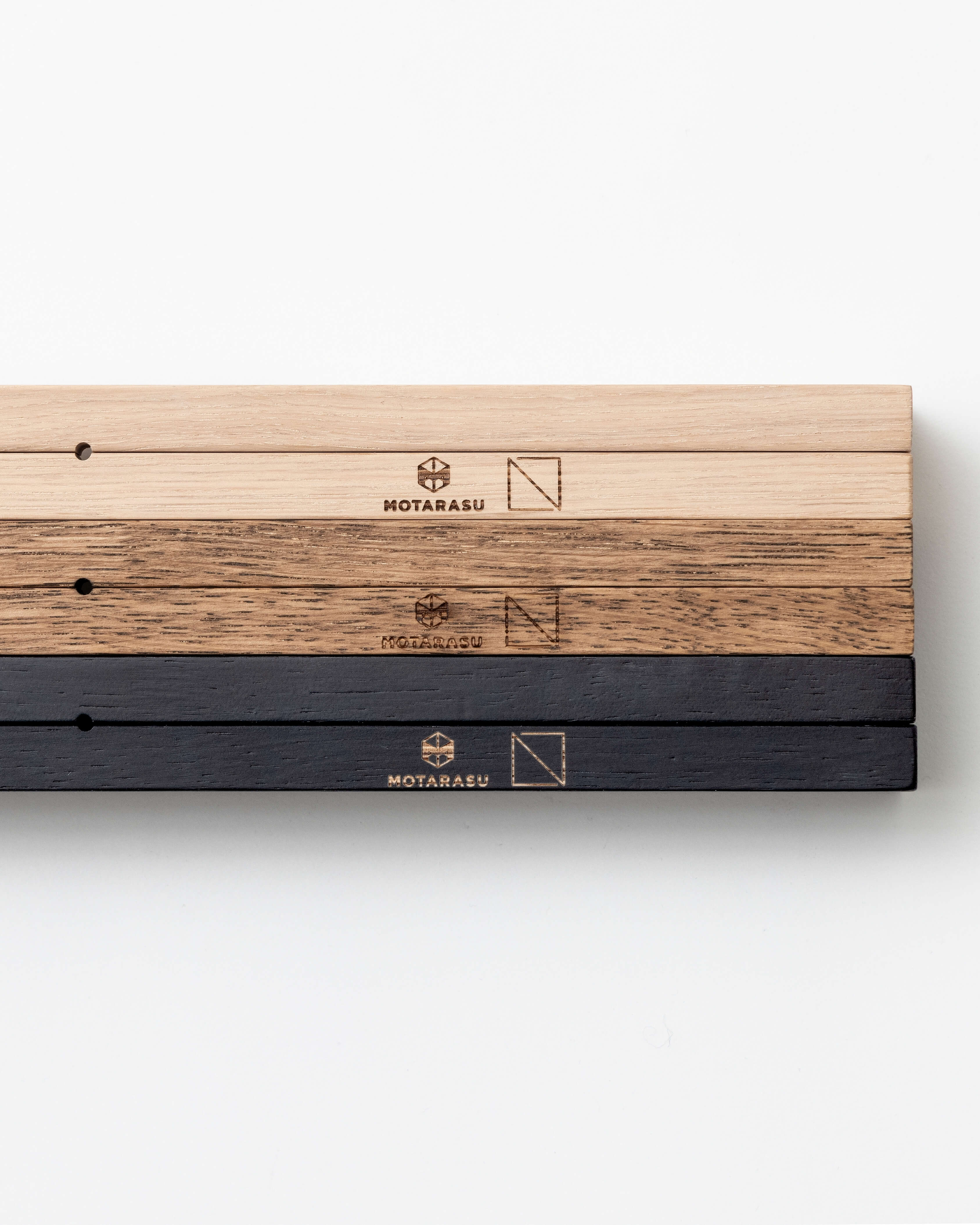 Oak color options for Enso table lamp showed with 'MOTARASU' branding place on white background